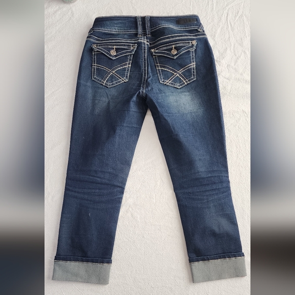 WallFlower Women’s Capris – Measured 32x23 – Dark Wash, Flap Pockets - Picture 5 of 6